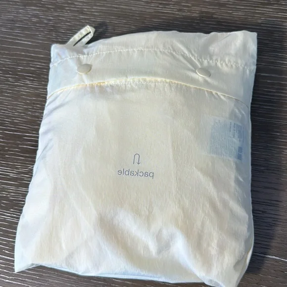 Uniqlo U packable yellow over sized hooded rain poncho. - Picture 4 of 14